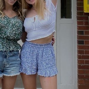 Hollister floral shorts with pocket